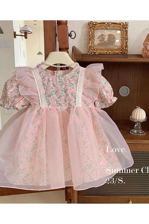 طفل بنت صيفية فستان