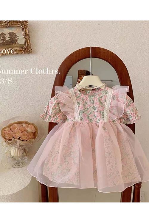 طفل بنت صيفية فستان