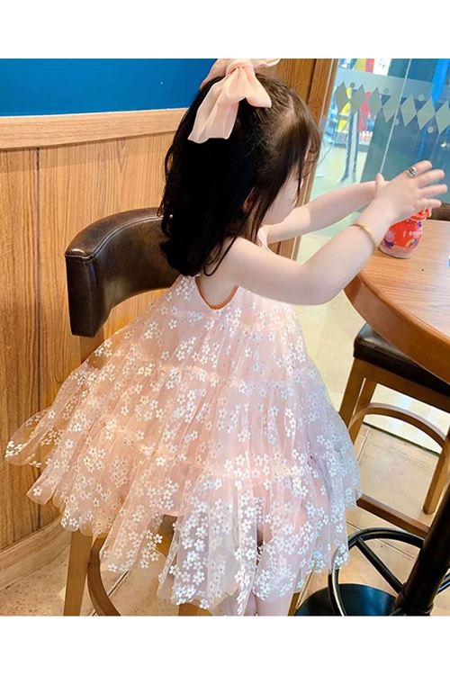 طفل بنت صيفية فستان