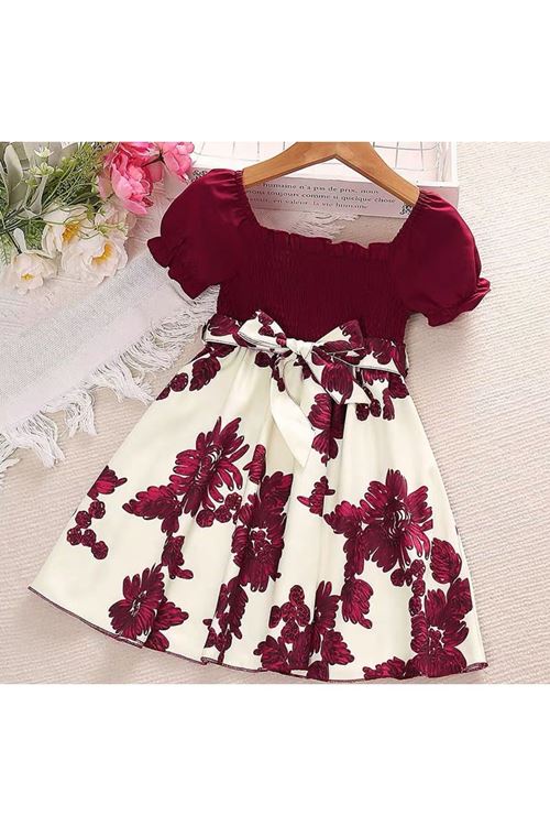 طفل بنت صيفية فستان