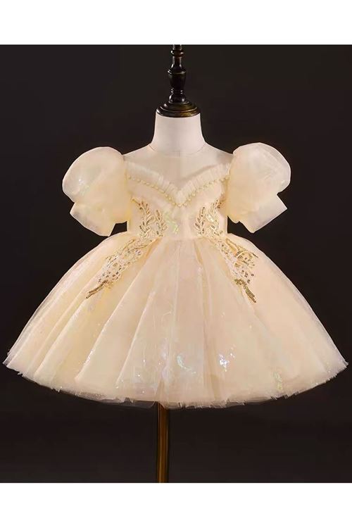 طفل بنت صيفية فستان