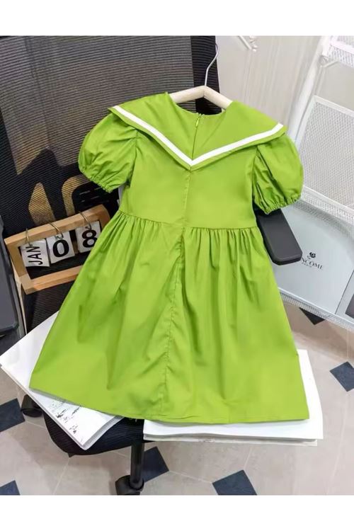 طفل بنت صيفية فستان