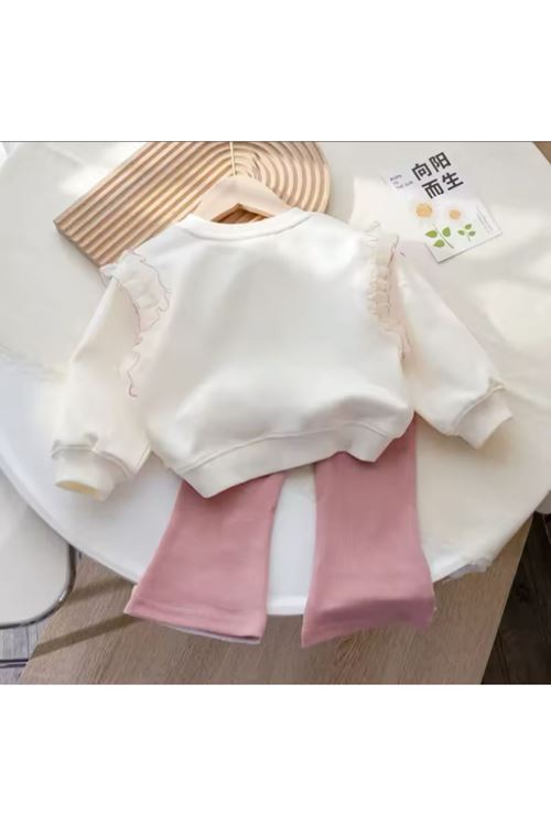 طفل بنت شتوية قاط