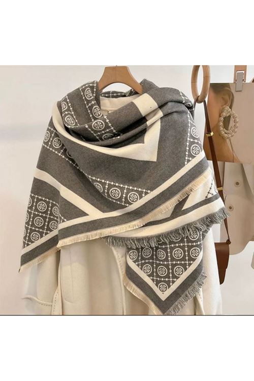 ملابس نسائية شتوية شال