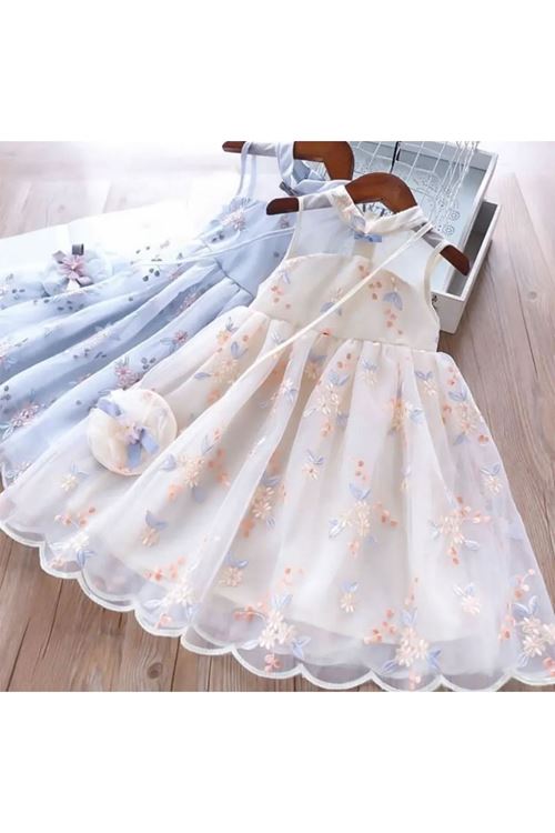 طفل بنت صيفية فستان