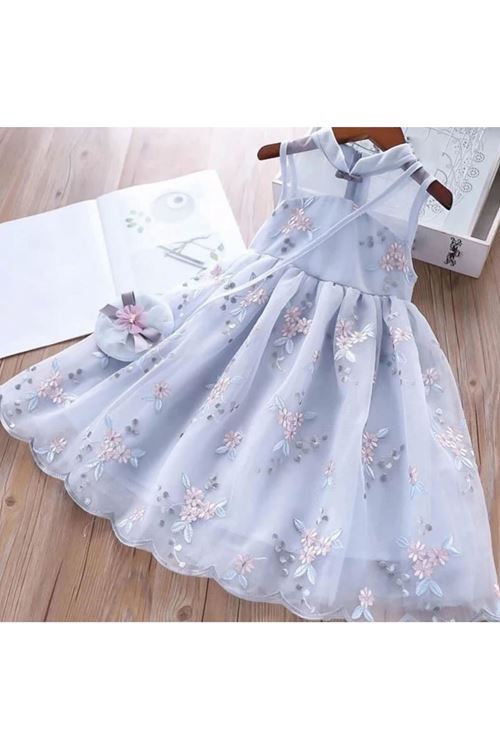 طفل بنت صيفية فستان