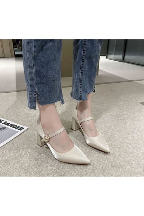 الأحذية  النسائية الصيفية كعب   