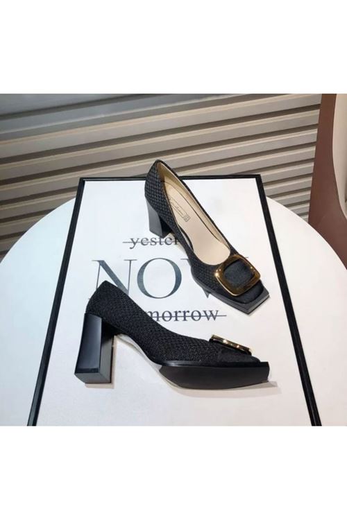 الأحذية النسائية الصيفية  كعب 