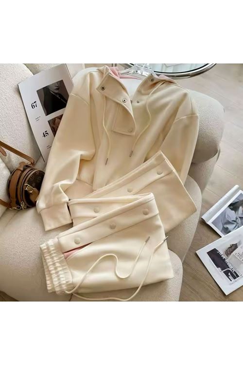 ملابس نسائية شتوية تراك