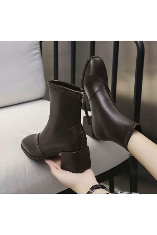 الأحذية  النسائية  الشتوية بوت قصير كعب 