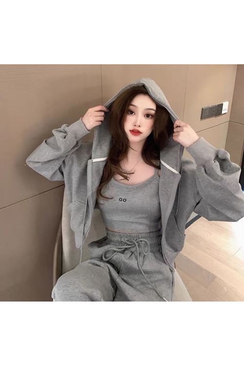 ملابس نسائية شتوية تراك