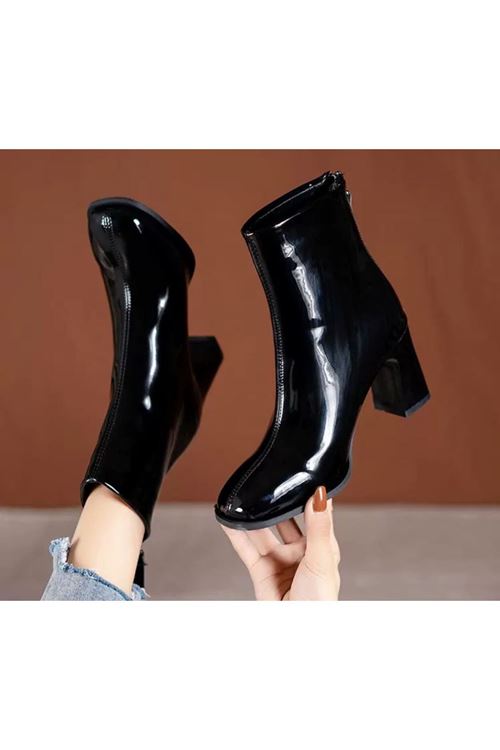 الأحذية  النسائية  الشتوية بوت قصير كعب