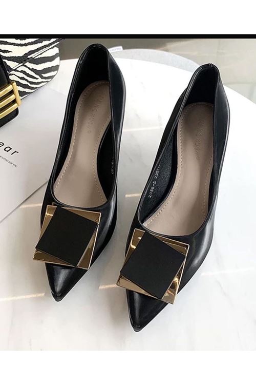 الأحذية نسائية صيفية كعب