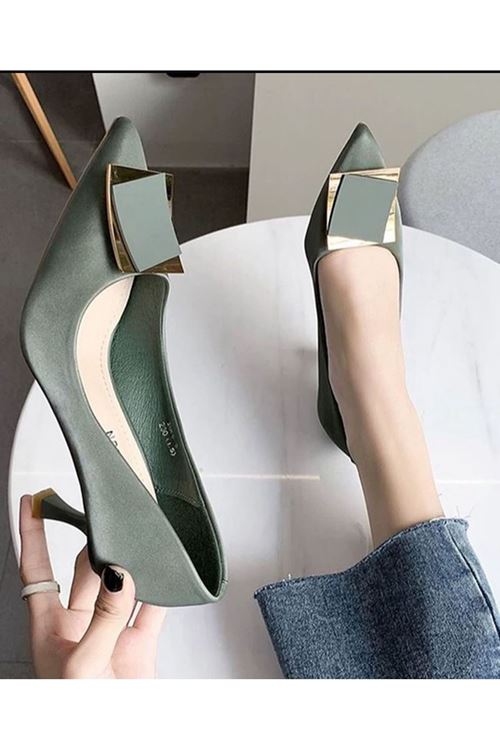 الأحذية نسائية صيفية كعب