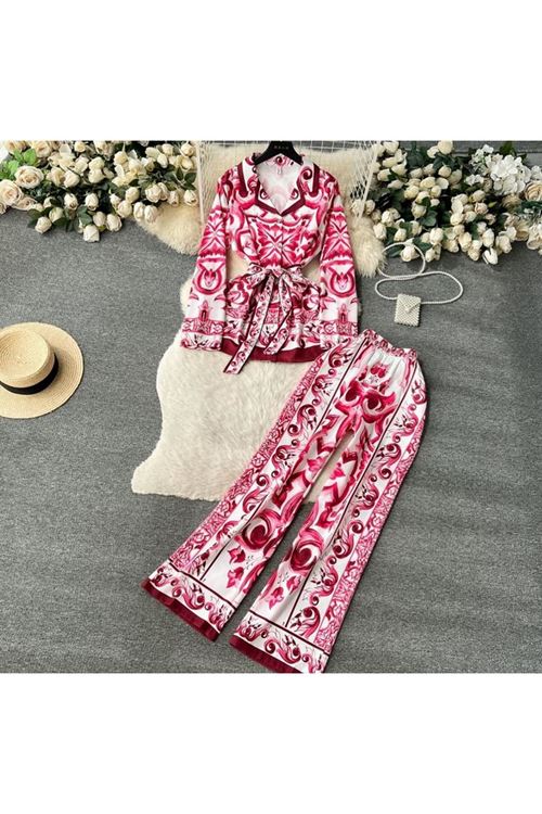 ملابس نسائية صيفية قاط