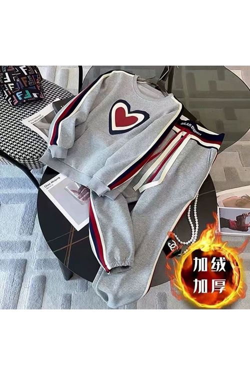 ملابس نسائية شتوية تراك