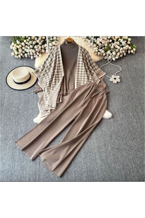 ملابس نسائية شتوية قاط