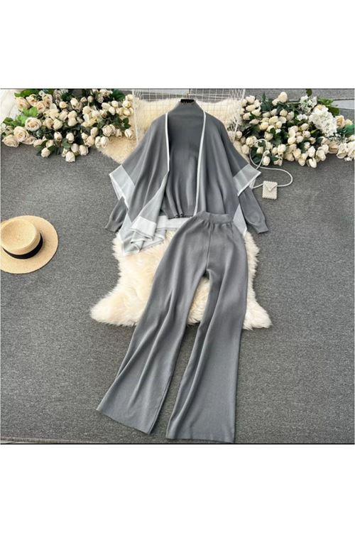 ملابس نسائية شتوية قاط