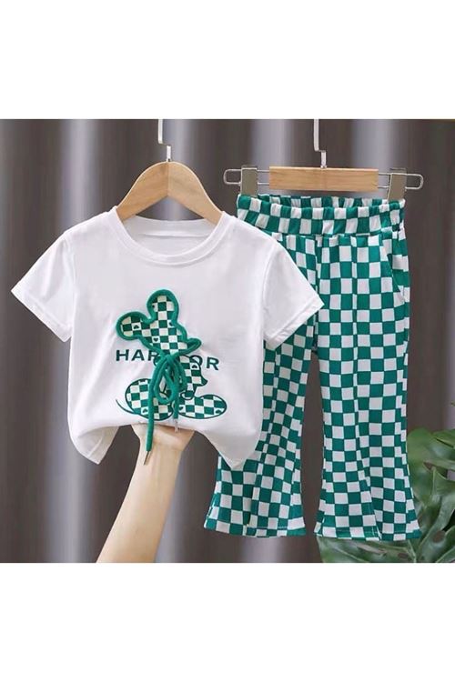 طفل بنت صيفية قاط