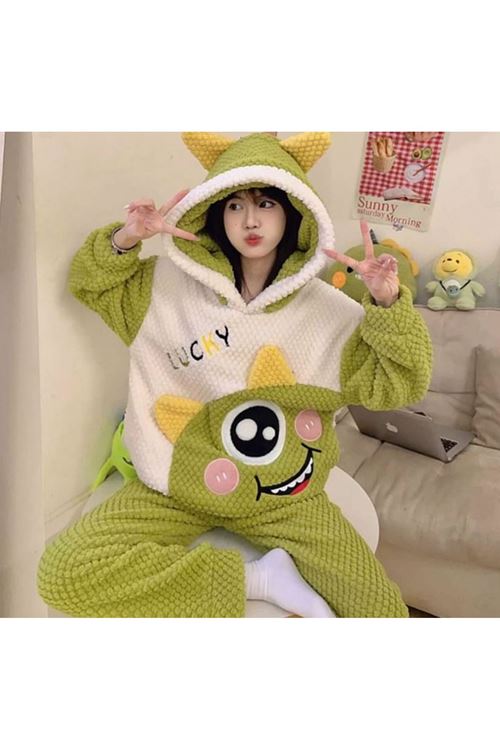 ملابس نسائية شتوية تراك