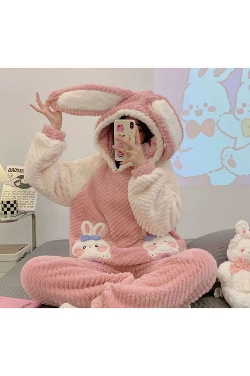 ملابس نسائية شتوية تراك