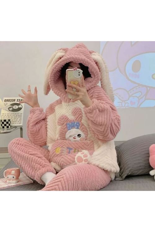 ملابس نسائية شتوية تراك