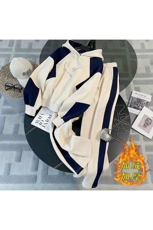 ملابس نسائية شتوية تراك