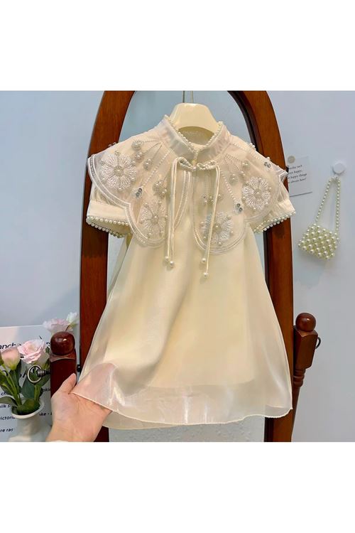 فطل بنت صيفية فستان