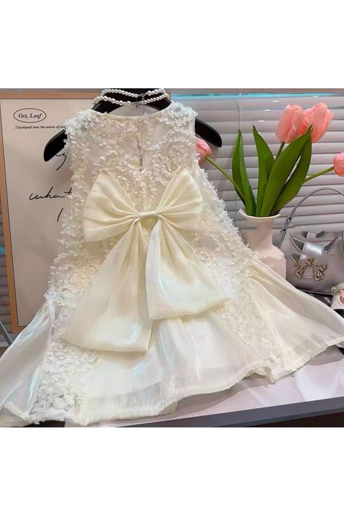 طفل بنت صيفية فستان