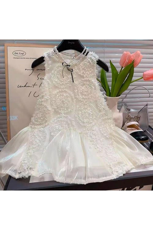 طفل بنت صيفية فستان