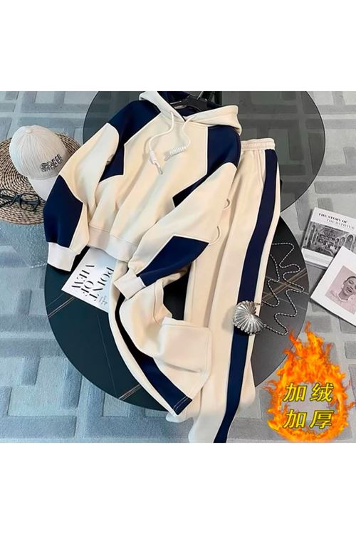 ملابس نسائية شتوية تراك