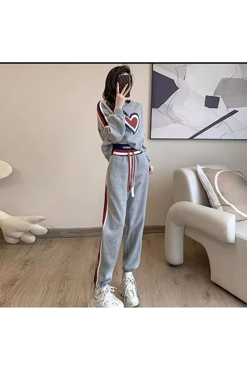 ملابس نسائية شتوية تراك