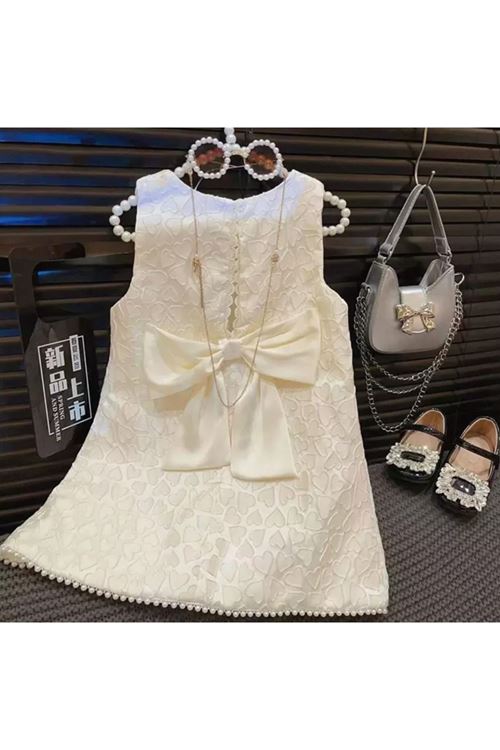 طفل بنت صيفية فستان