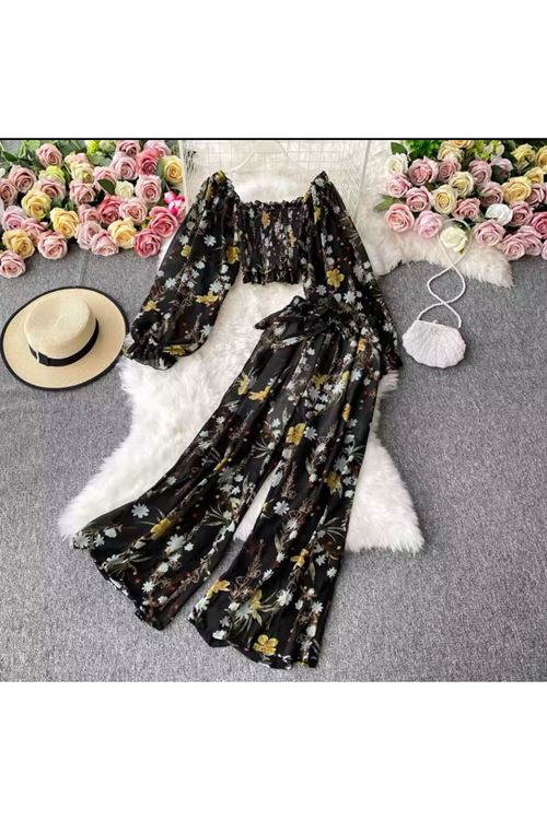 ملابس نسائية صيفية قاط