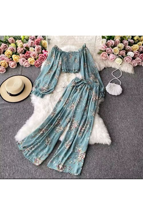 ملابس نسائية صيفية قاط