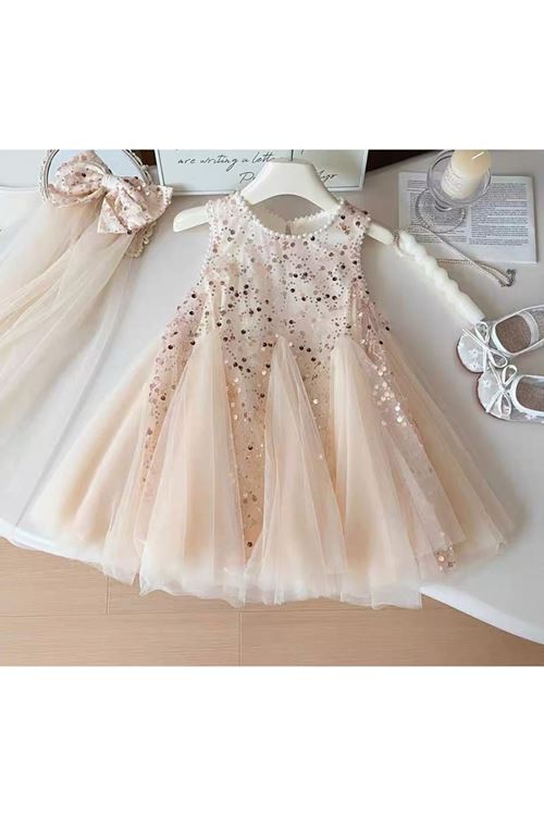 طفل بنت صيفية فستان