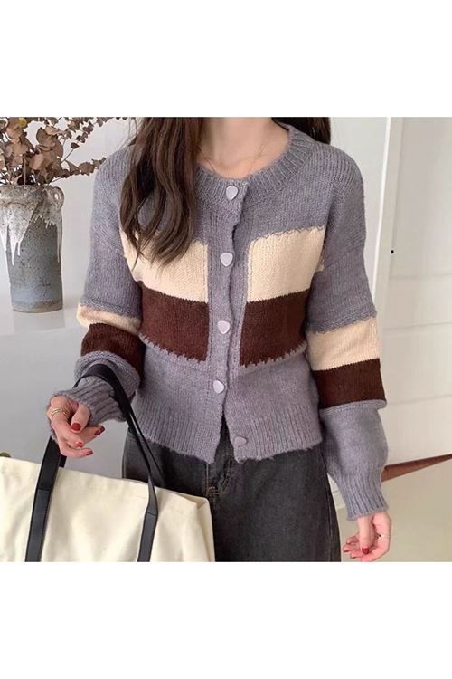 ملابس نسائية شتوية سترة صوف