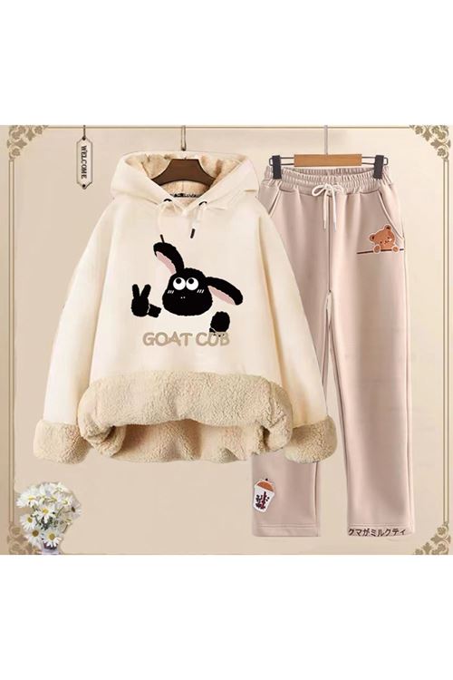 ملابس نسائية شتوية  تراك