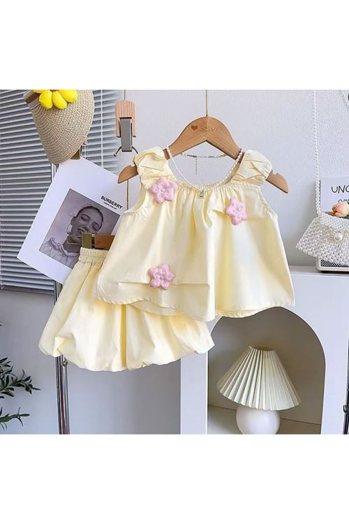 طفل بنت صيفية قاط