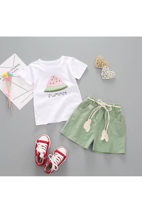 طفل بنت صيفية قاط