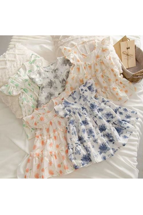 طفل بنت صيفية فستان