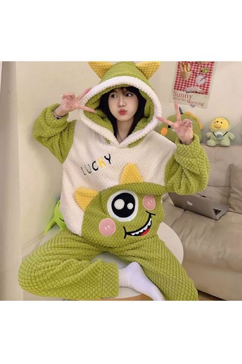 ملابس نسائية شتوية تراك