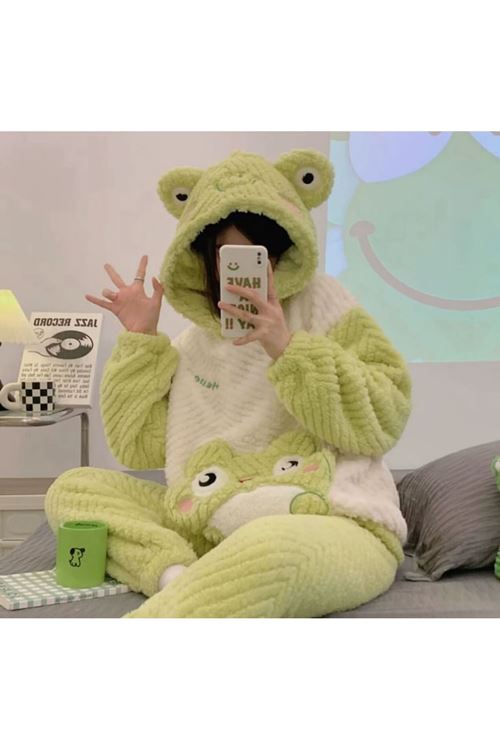 ملابس نسائية شتوية تراك