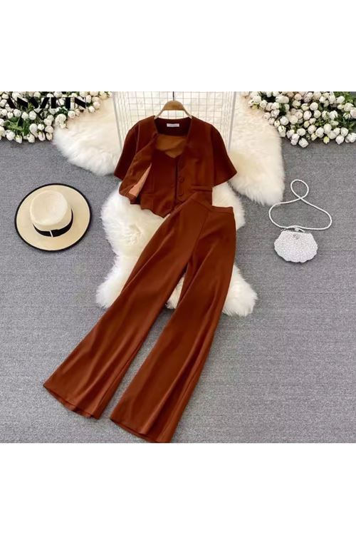 ملابس نسائية صيفية قاط