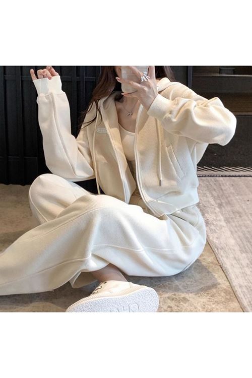 ملابس نسائية شتوية تراك