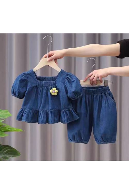 طفل بنت صيفية قاط