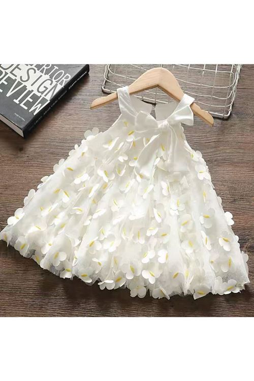 طفل بنت صيفية فستان