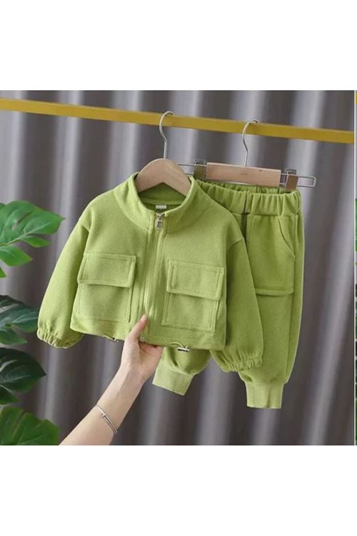 طفل بنت شتوية  قاط