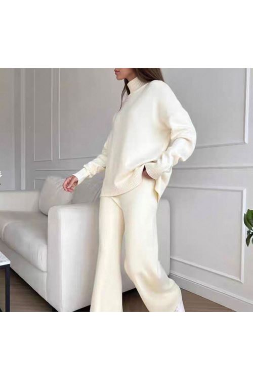 ملابس نسائية شتوية قاط