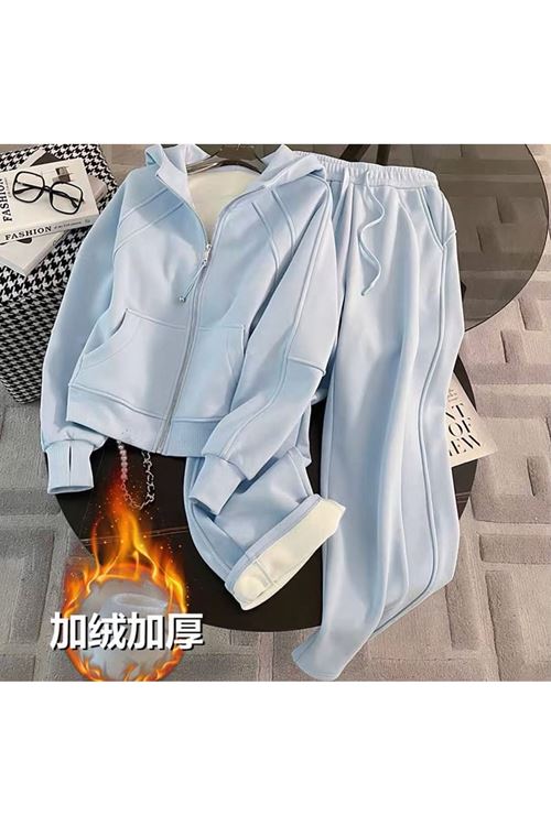 ملابس نسائية شتوية تراك